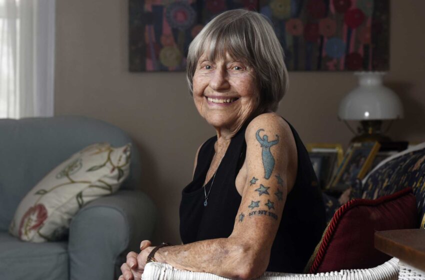  Una mujer de Michigan que cumple 100 años añade otro tatuaje