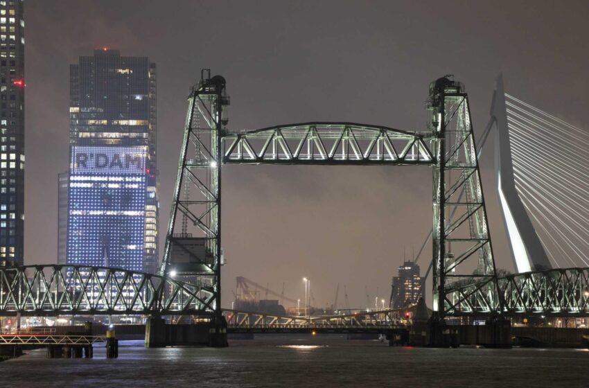  Yate supuestamente construido para Bezos demasiado grande para el puente holandés