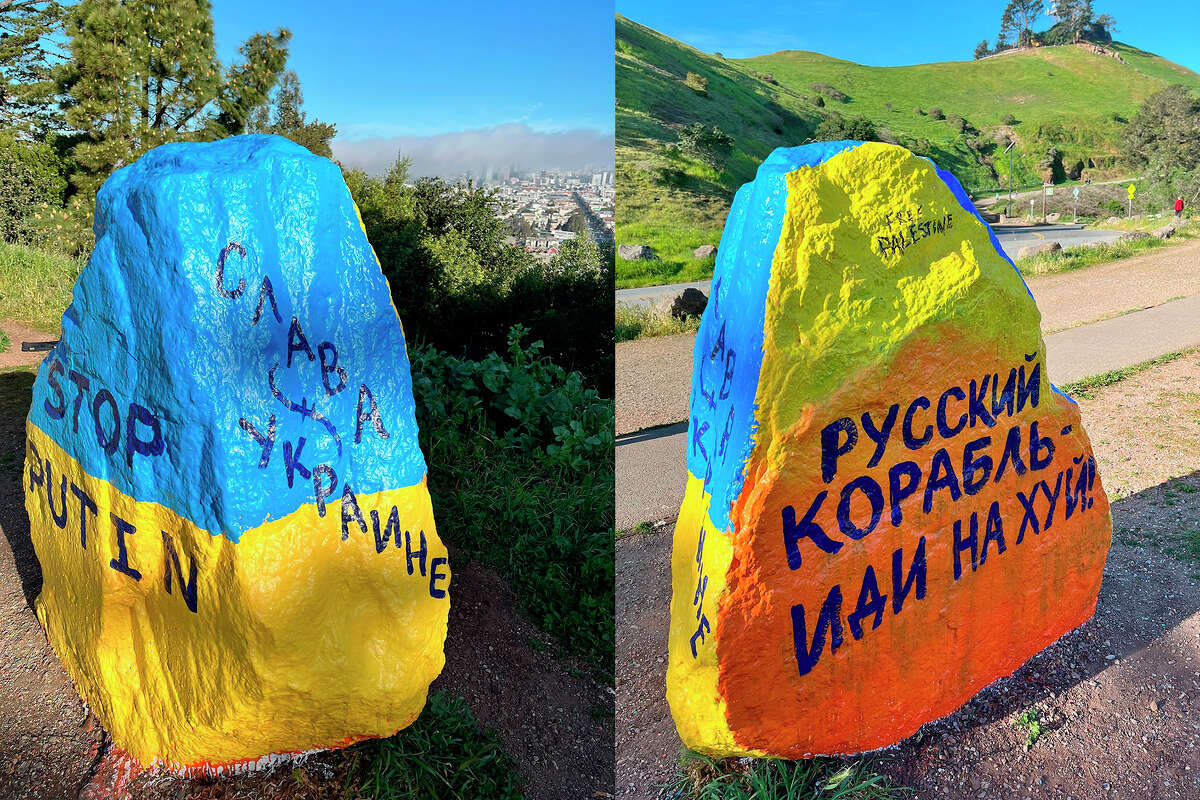 Una mirada a las inscripciones rusas en el costado y la parte posterior de la roca Bernal de San Francisco el martes 1 de marzo de 2022, que se traducen como "gloria ucrania" y "Barco ruso: ¡vete a la mierda!"