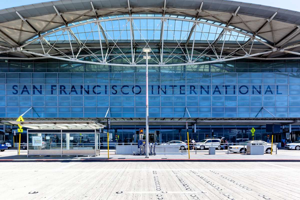 Vista exterior del Aeropuerto Internacional de San Francisco. SFO es uno de los aeropuertos más concurridos de EE. UU.