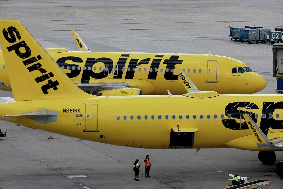 Aviones de Spirit Airlines en la pista del Aeropuerto Internacional de Fort Lauderdale-Hollywood el 7 de febrero de 2022, en Fort Lauderdale, Florida.