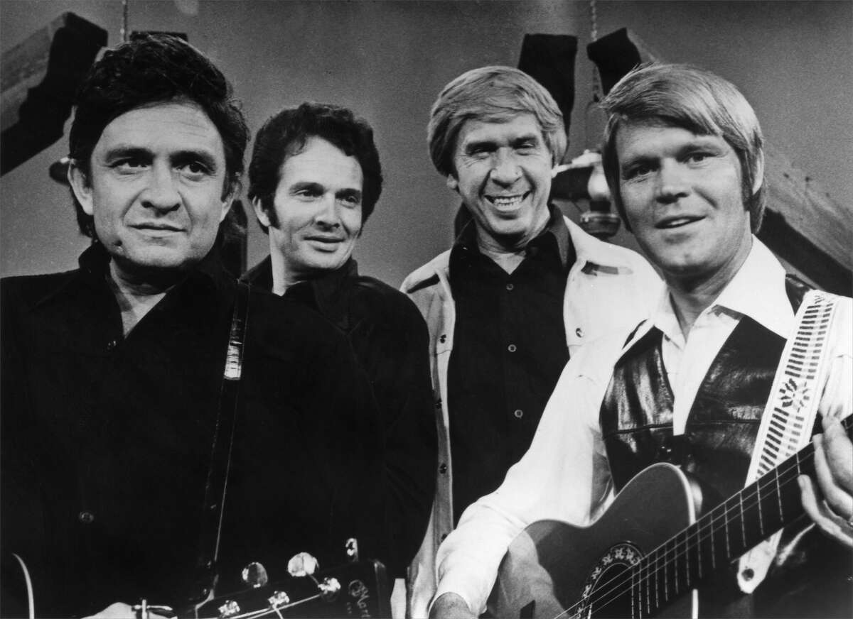 Desde la izquierda, Johnny Cash, Merle Haggard, la otra leyenda de la música del condado de Bakersfield, Buck Owens y Glen Campbell a mediados de la década de 1970.