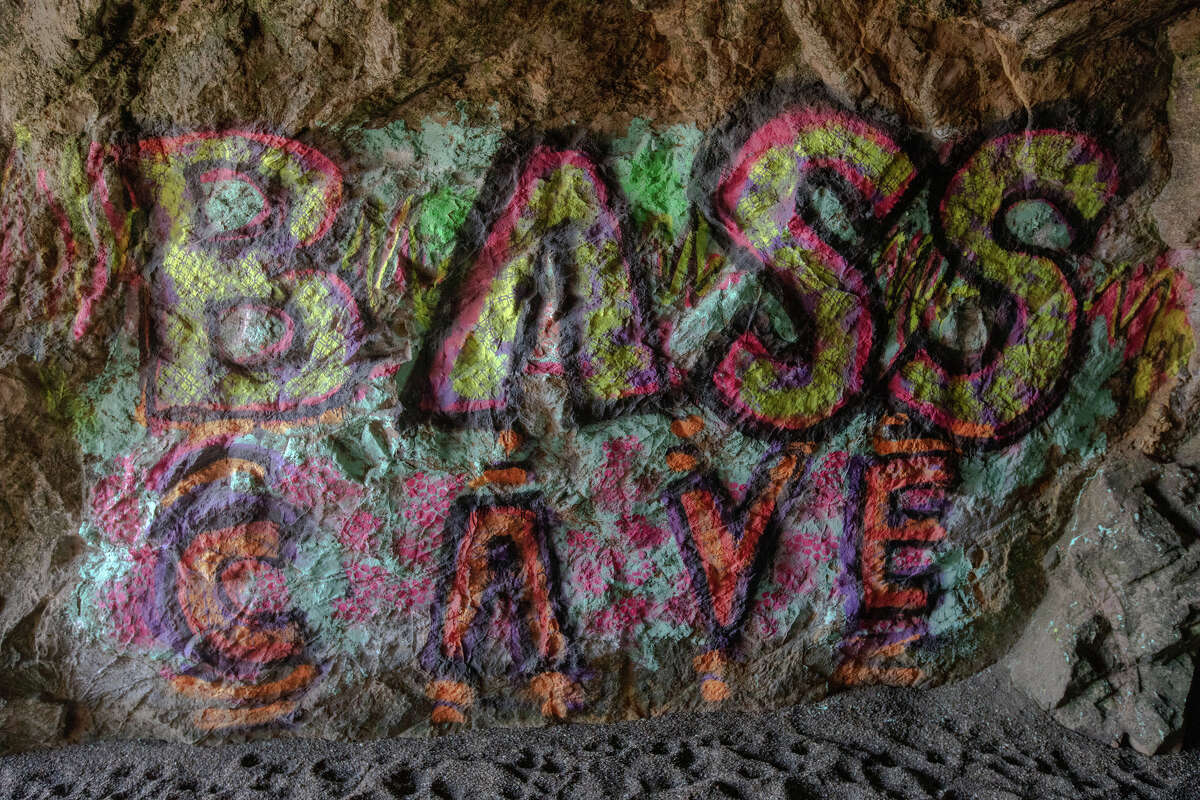 Graffiti en el túnel de Sutro Baths en San Francisco el 11 de marzo.