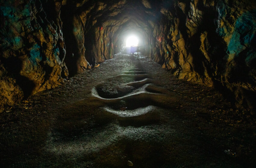  Un viaje al túnel de 130 años de antigüedad en los baños Sutro de San Francisco
