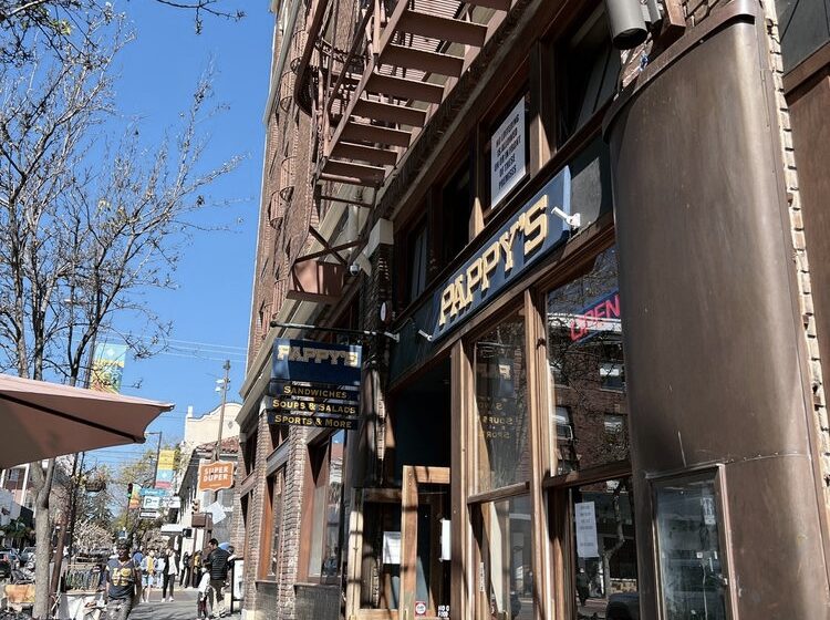  El bar deportivo Pappy’s de Berkeley, empañado por la controversia, cerró permanentemente