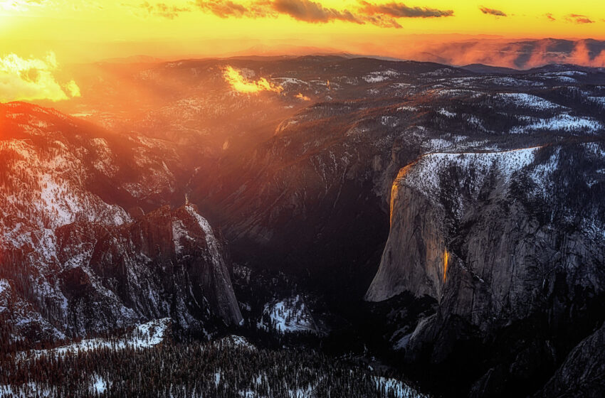  Fotógrafos capturan la cascada de fuego de Yosemite desde un avión