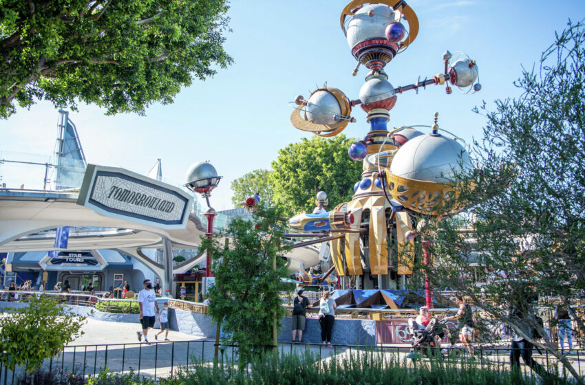  Desacreditando uno de los mitos más compartidos de Disneyland: todas las plantas en Tomorrowland no son realmente comestibles