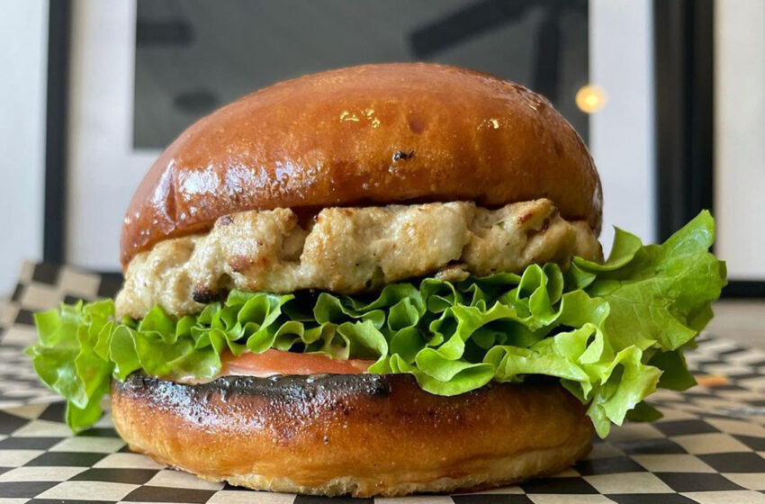  Uno de los mejores restaurantes de hamburguesas veganas de East Bay se declara en bancarrota