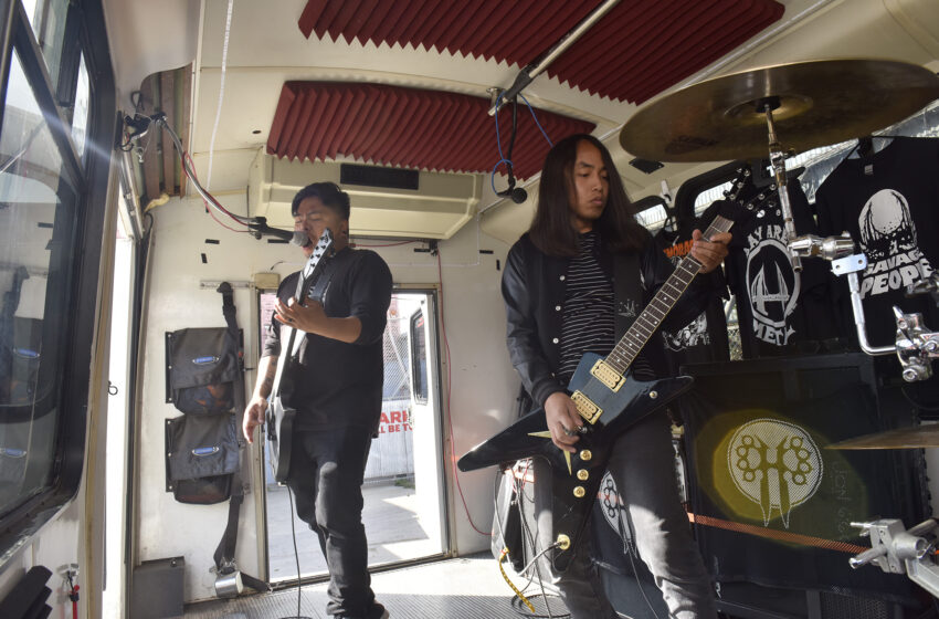  La banda de metal de San Francisco Hemorage se prepara para embarcarse en una gira solo en autobús