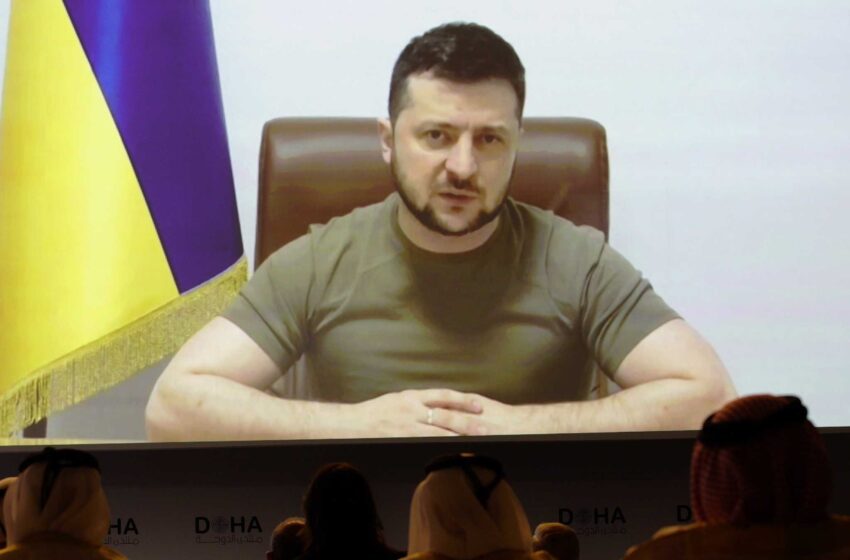  El presidente de Ucrania aparece por sorpresa en el Foro de Doha
