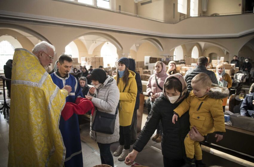  En toda Europa, los exiliados ucranianos rezan por la paz en su país