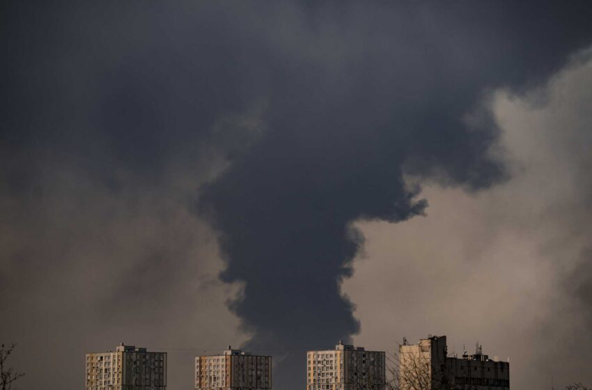  La ciudad bombardeada en el norte de Ucrania teme convertirse en la “próxima Mariupol
