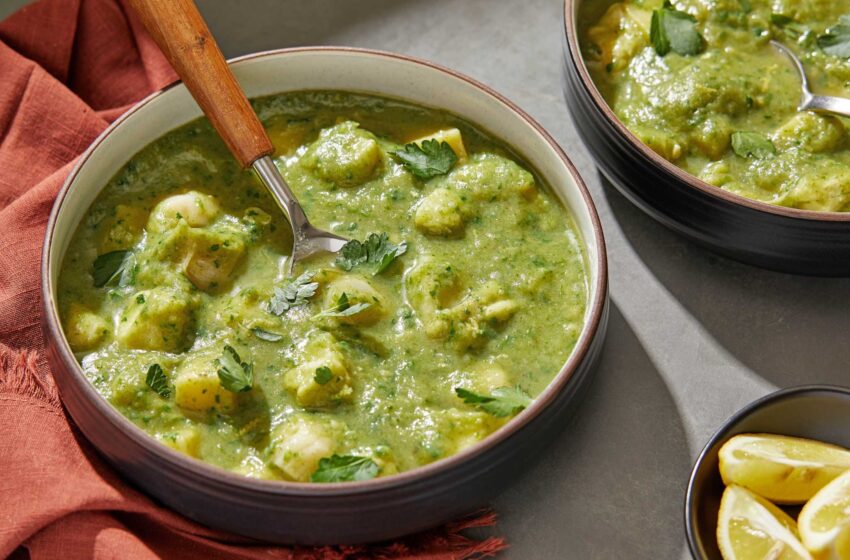  La cremosa sopa de pescado y esmeralda hará que todas las otras sopas se pongan verdes de envidia.