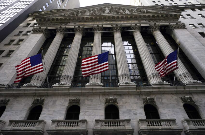  Las acciones caen en Wall Street mientras los precios del crudo vuelven a subir