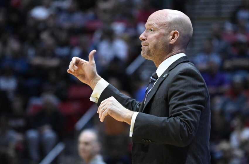  Maryland contrata a Willard de Seton Hall como entrenador de baloncesto