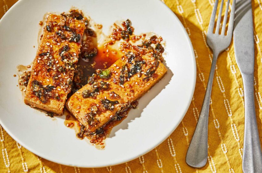  No necesitas presionar tu tofu, y este plato picante al estilo coreano lo demuestra.