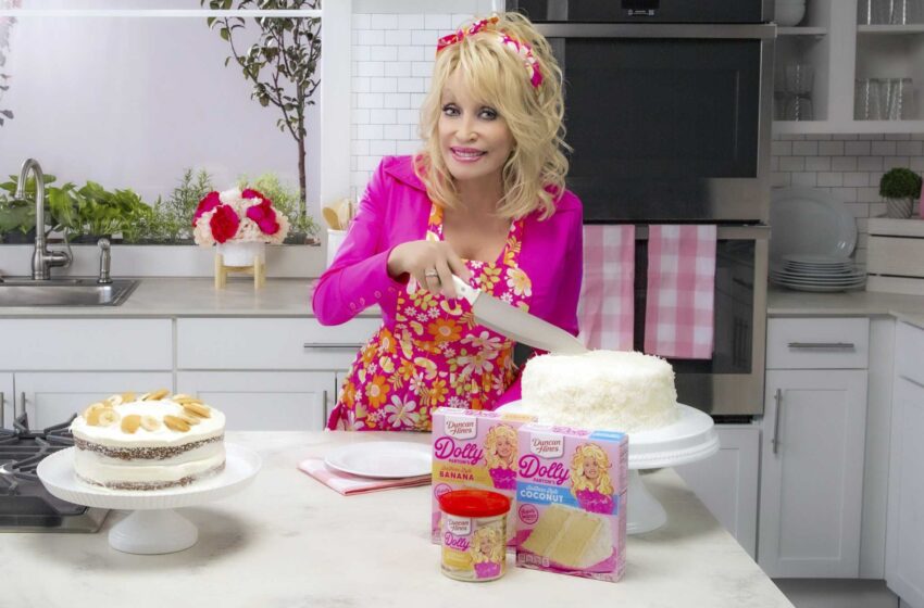 Probé una de las nuevas mezclas para pasteles de Dolly Parton y me sacó de mi depresión de 9 a 5