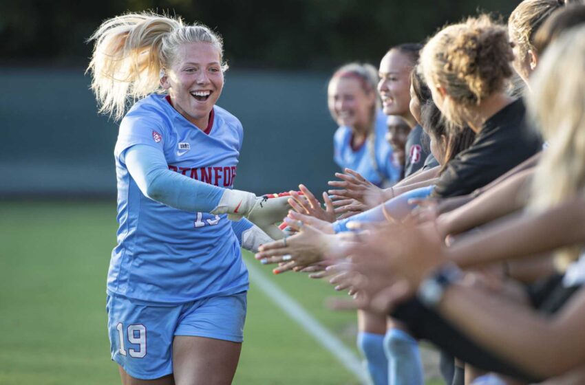  Stanford llora la muerte de la portera Katie Meyer