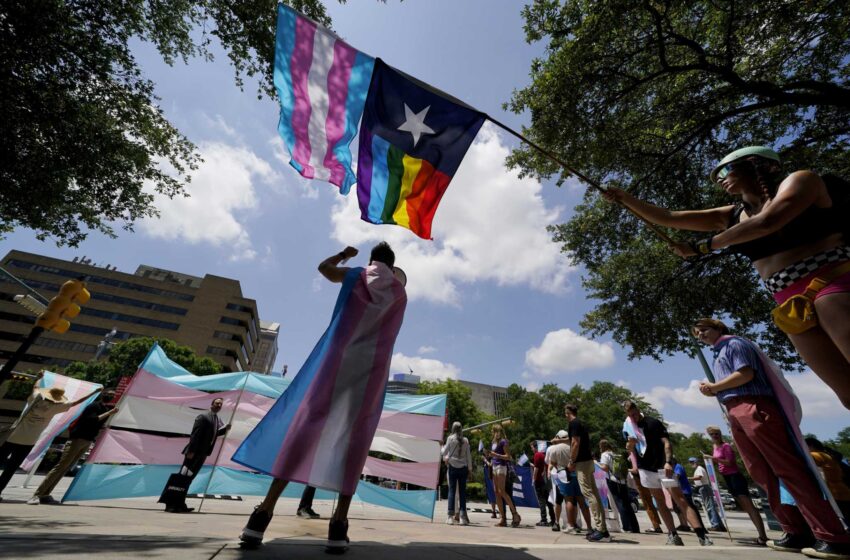  Un juez de Texas bloquea las investigaciones de los padres de jóvenes trans