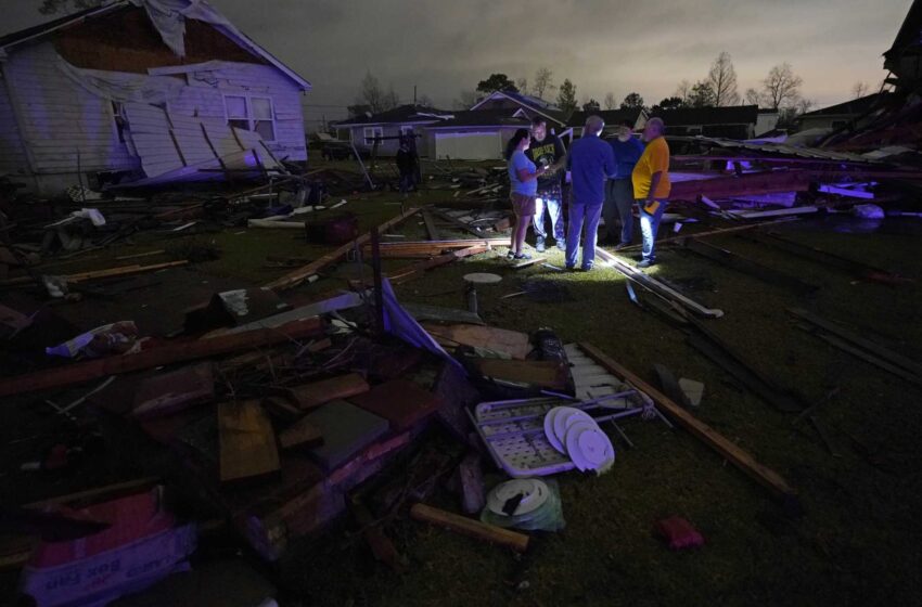  Un tornado arrasa con Nueva Orleans y sus suburbios, matando a 1 persona