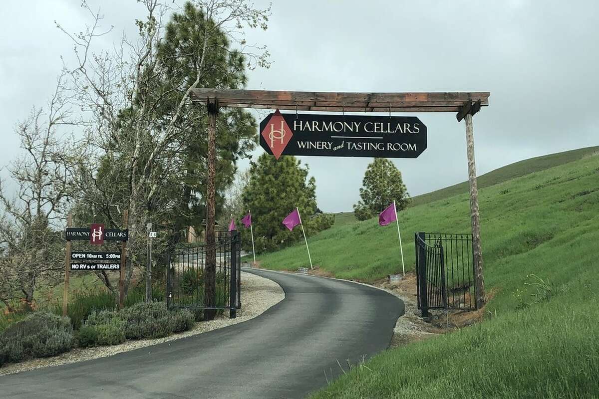 La entrada a Harmony Cellars en Harmony, California. 