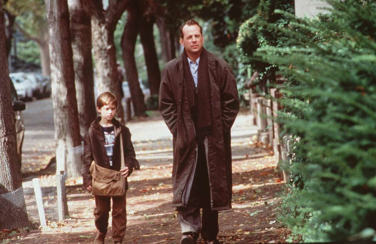 Haley Joel Osment y Bruce Willis protagonizan "El sexto sentido" en 1999.