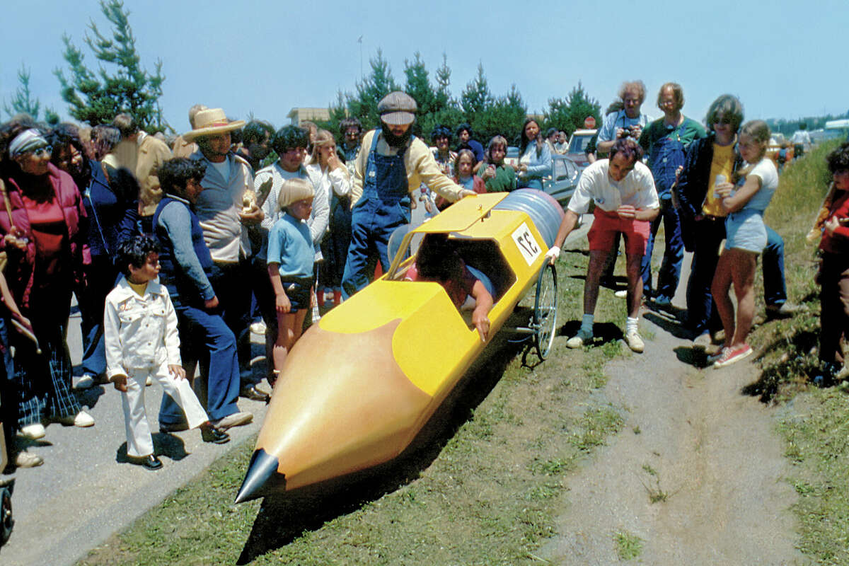 Tuxedo Racing Pencil, creado por Richard Shaw para el primer SFMOMA Soapbox Derby el 18 de mayo de 1975.