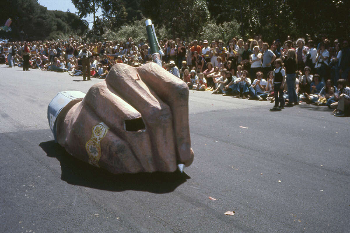 Un automóvil de caja de jabón creado por Jim Finnegan para el primer SFMOMA Soapbox Derby el 18 de mayo de 1975.