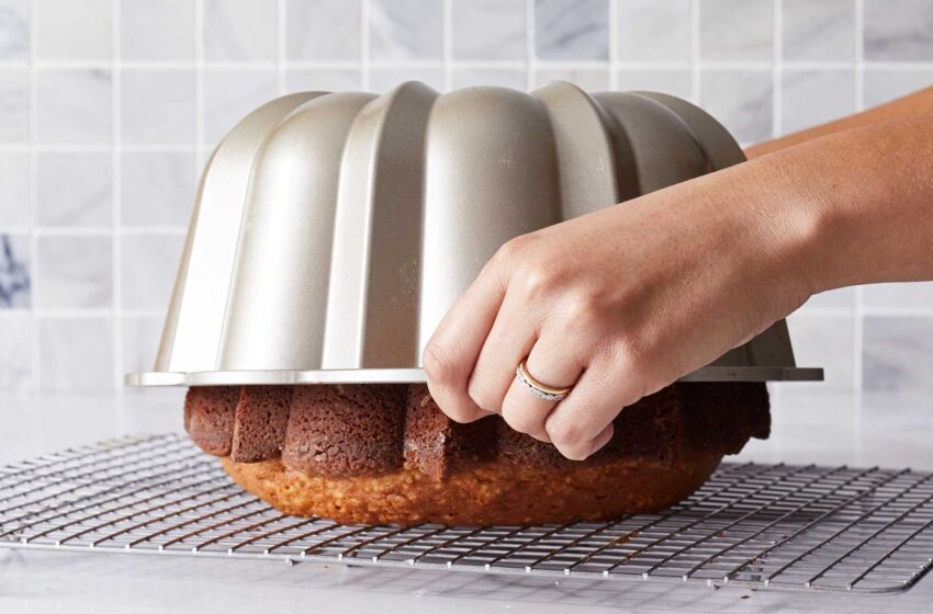  Cómo quitar pasteles de moldes Bundt, cuadrados, desarmables, de pan y otros moldes