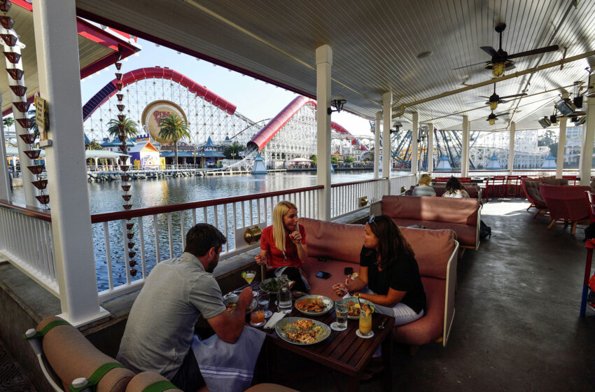  Disneyland tiene un comedor secreto, y no se requiere membresía del Club 33 para comer allí.