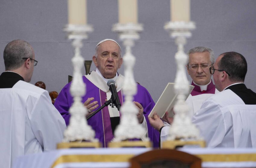  El Papa reza por la bondad de los refugiados en su visita a Malta