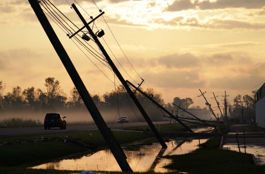  Las tormentas golpean la envejecida red eléctrica mientras se extienden los desastres climáticos