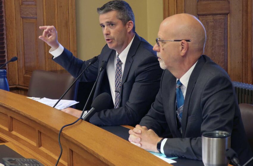  Los legisladores de Kansas vuelven a debatir la bajada de impuestos; los mapas se analizan