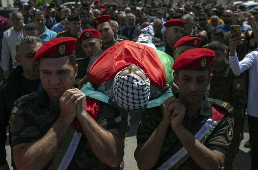 Los palestinos dicen que las fuerzas israelíes matan a 2 personas en redadas en Cisjordania