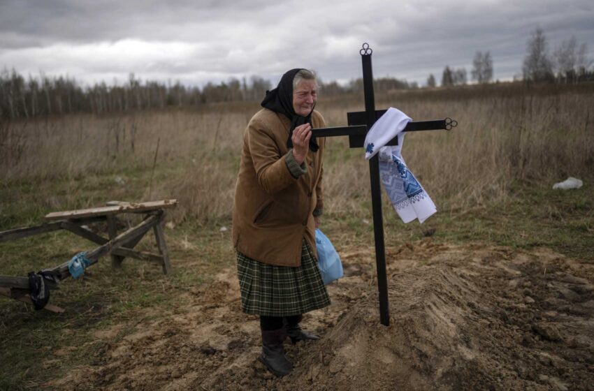  Me siento tan perdido”: Los ancianos de Ucrania, dejados atrás, lloran