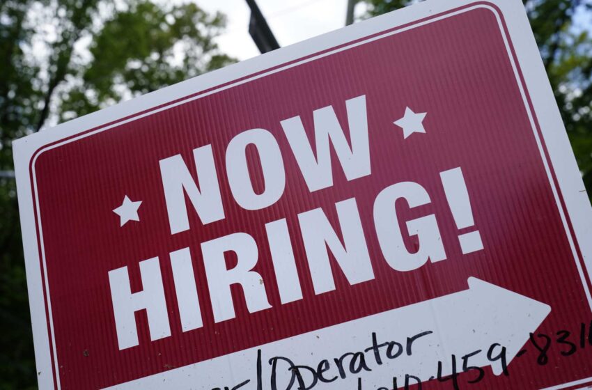  Menos estadounidenses presentan solicitudes de subsidio de desempleo la semana pasada