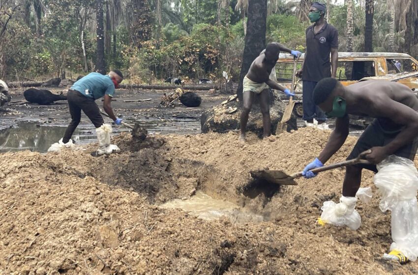  No hay dolientes en el entierro de las 50 víctimas del incendio de la refinería de Nigeria