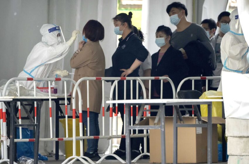  Pekín en alerta tras descubrirse casos de COVID-19 en una escuela
