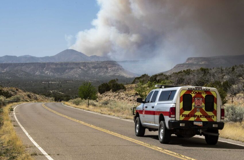  Se esperan más evacuaciones cerca de los peligrosos incendios forestales del suroeste