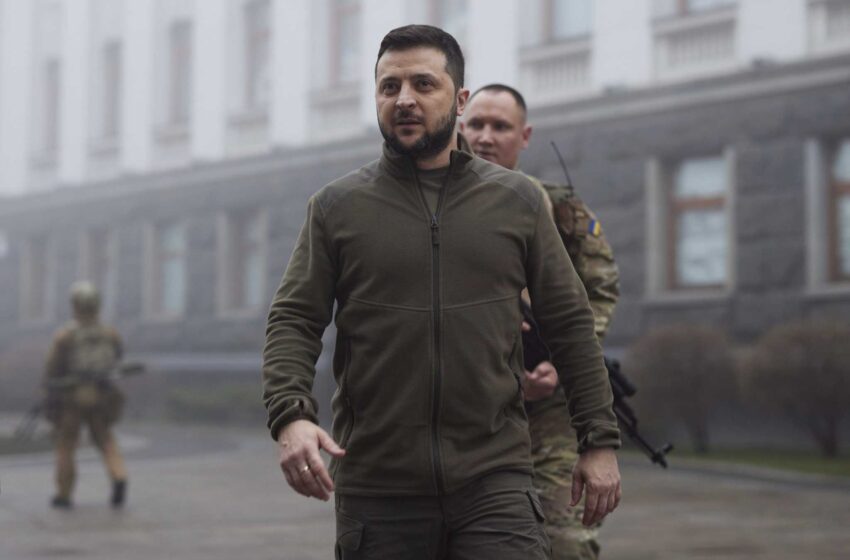  Zelenskyy: Las minas tras la retirada rusa mantienen la inseguridad en Kiev