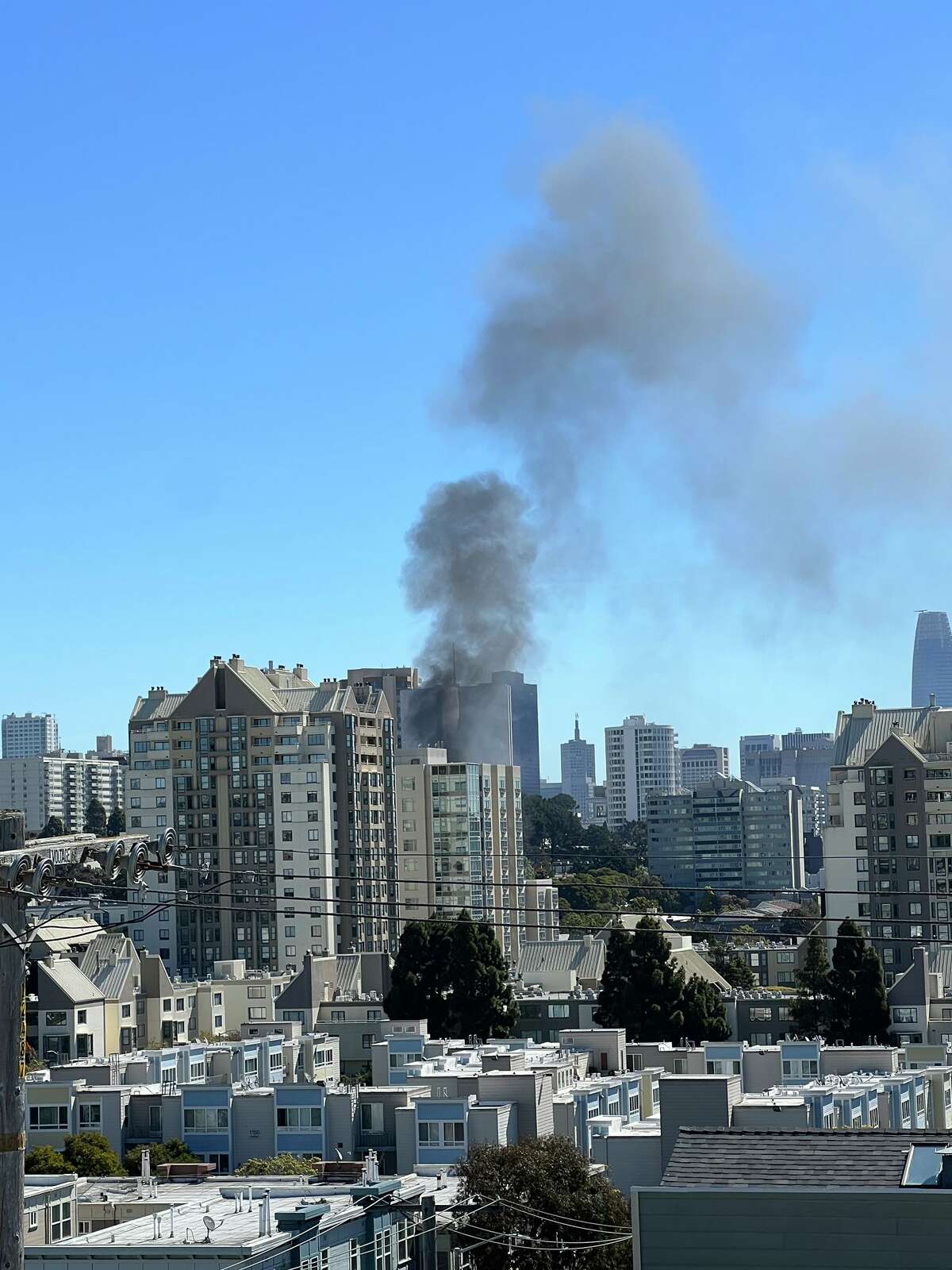 El Departamento de Bomberos de San Francisco respondió a un incendio en un edificio en el 1355 de Ellis el 13 de mayo de 2022.