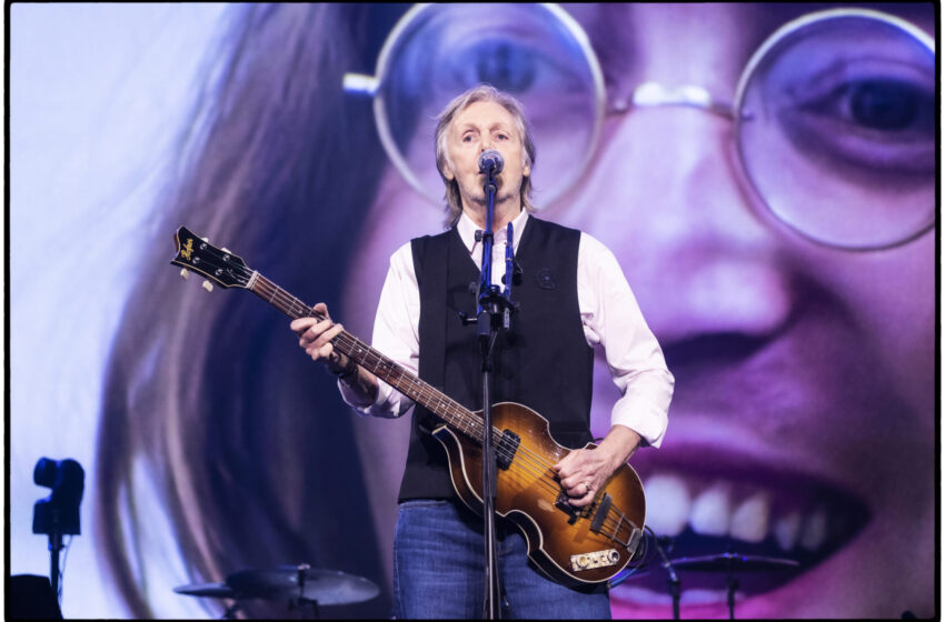  Paul McCartney hace dueto con el holograma de John Lennon en Oakland