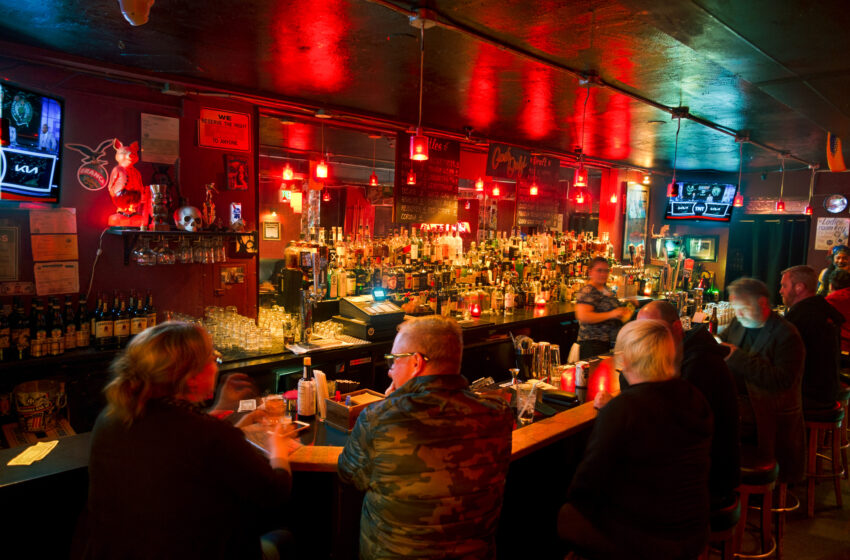 El bar de buceo de San Francisco Molotov’s es una reliquia predigital del Lower Haight
