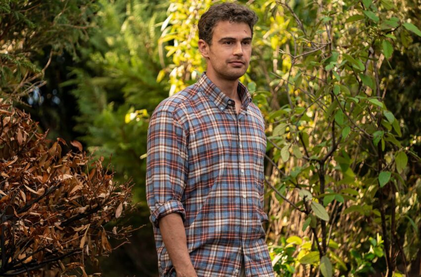  Theo James lo cuenta todo sobre su actuación en ‘Time Traveler’s Wife’ al desnudo