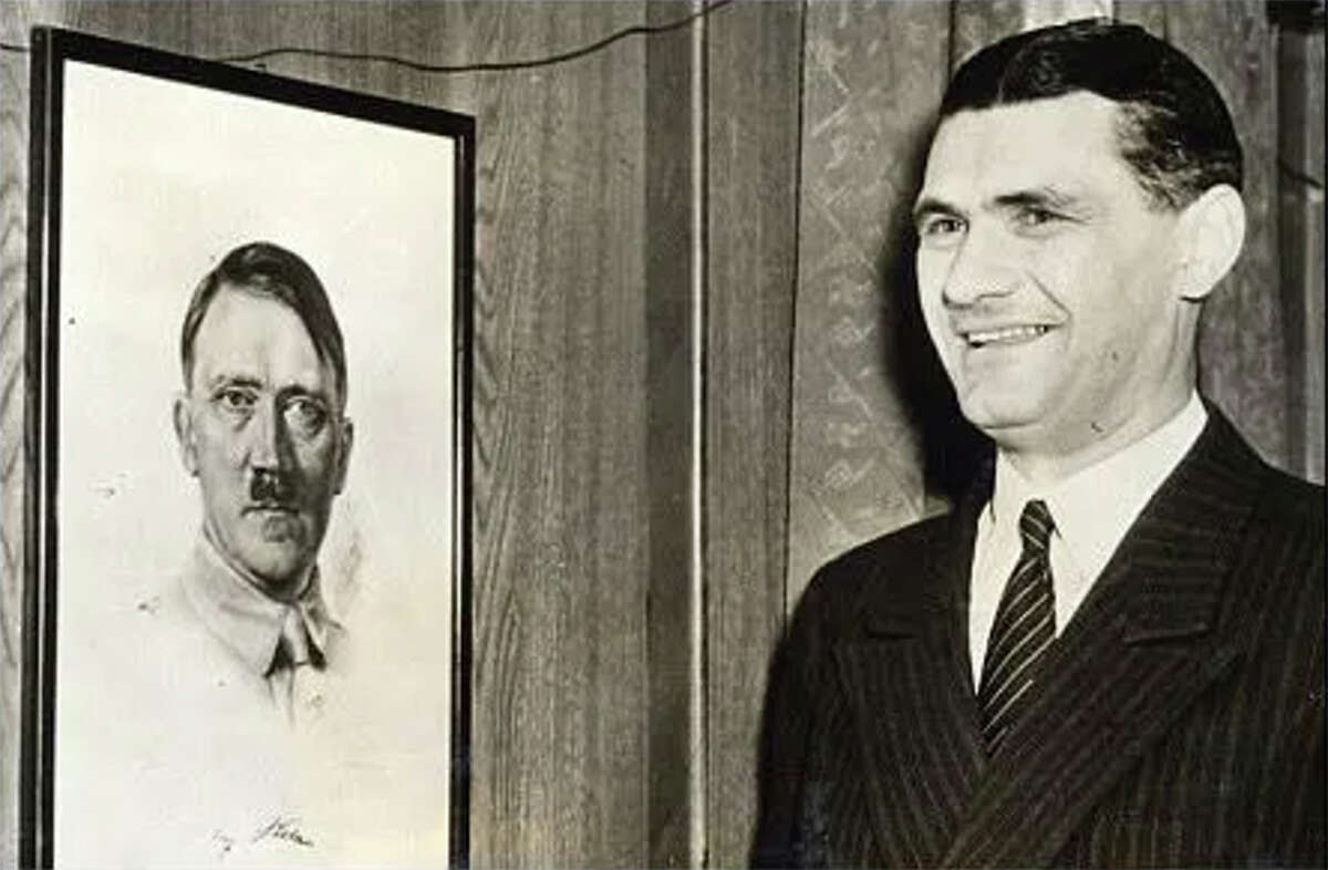 Fritz Wiedemann y una foto de su jefe.