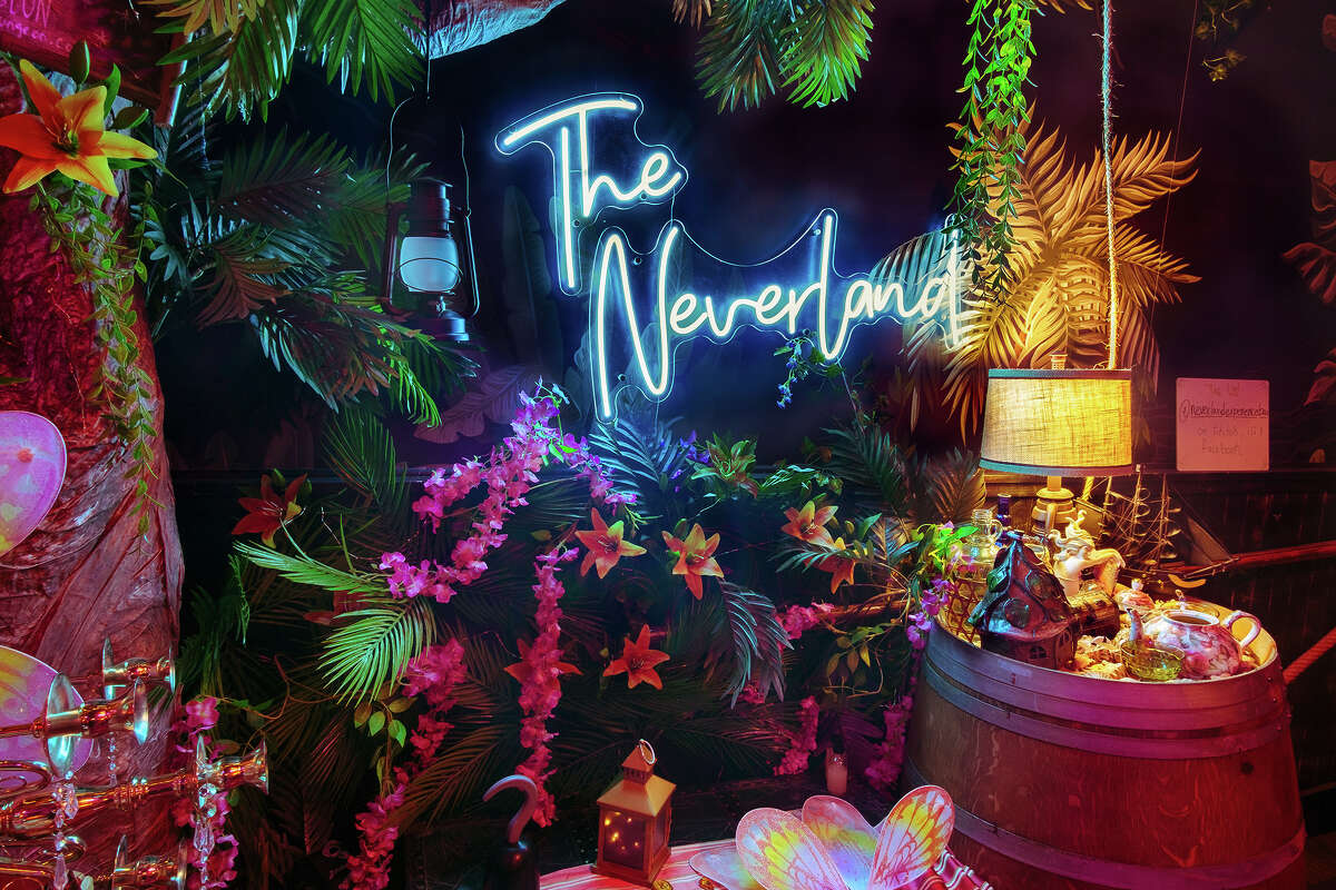 The Neverland Experience encabeza la lista del último bar temático en San Francisco ubicado en 1123 Folsom Street como se vio la noche del miércoles 25 de mayo de 2022. 