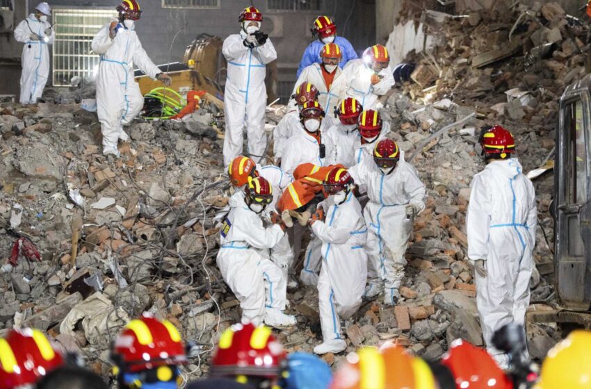  53 muertos en el derrumbe de un edificio en China, la búsqueda de atrapados termina