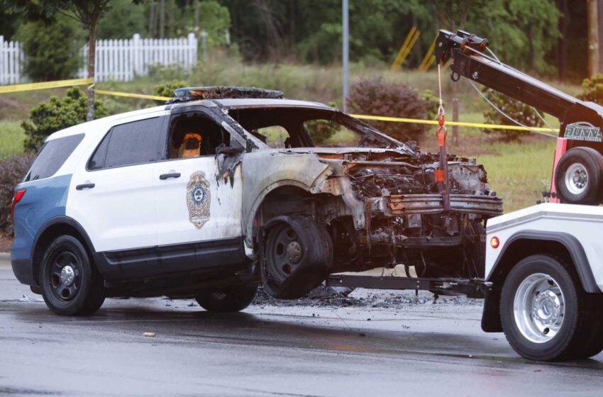  Agentes de Carolina del Norte matan a un hombre que incendiaba coches cerca de la comisaría