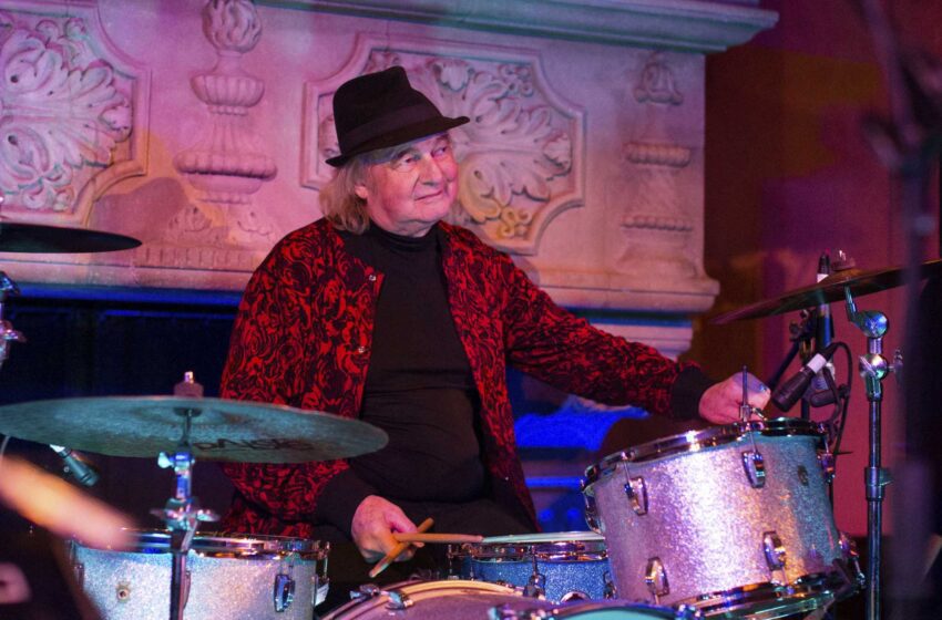  Alan White, batería de Yes durante mucho tiempo, ha muerto a los 72 años