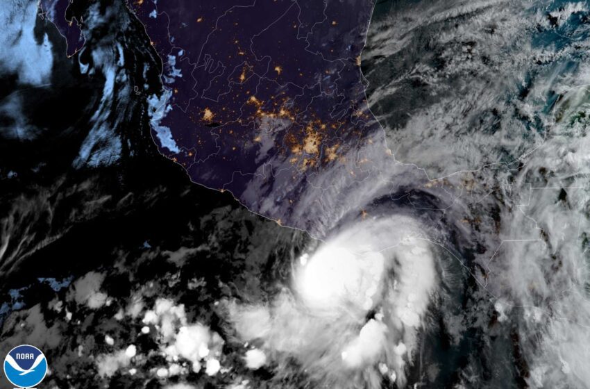  El huracán Agatha bate el récord de mayo y luego se debilita sobre México